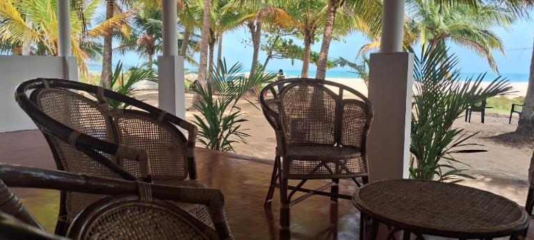 Pasikuda Shalom Beach Villa - Bed and Breakfast Kalkudah