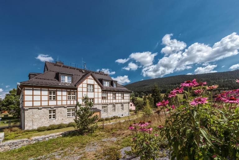 Theresian Apartment - B&B Ostružná