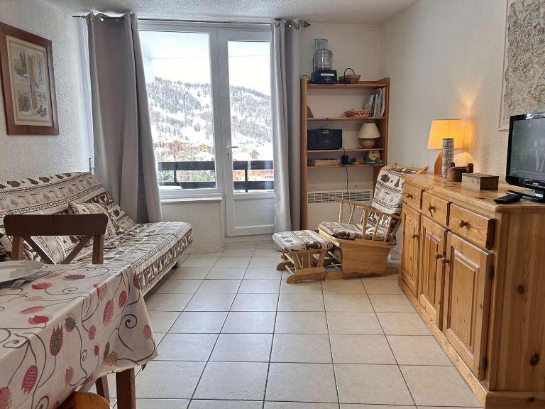 Appartement à Risoul, balcon, 2 pièces, 6 couchages, parking, animaux admis - FR-1-330-572 - B&B Risoul