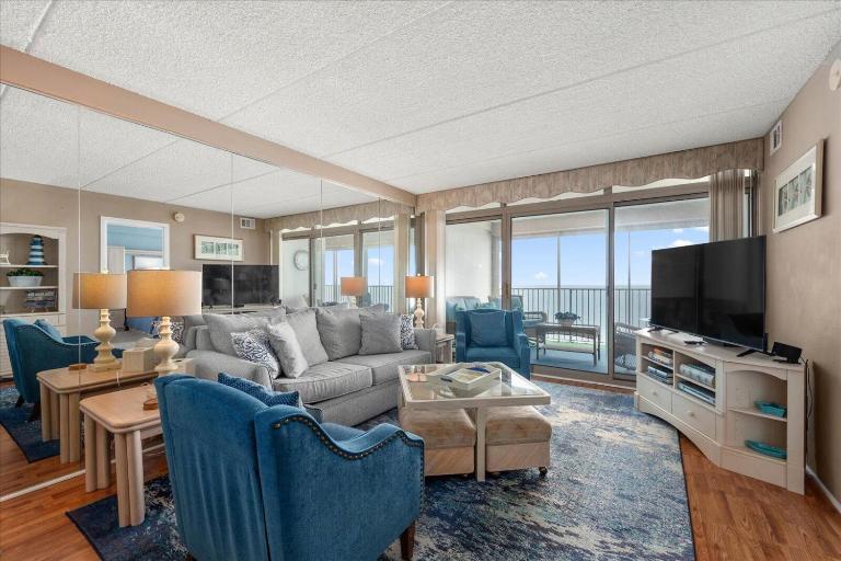 Direct Ocean Front Views From Your Private Balcony and Renovated Condo in English Towers! - Ferienwohnung Ocean City