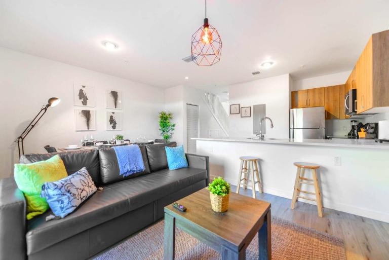 Spacious Townhouse W Free Parking - B&B Miami