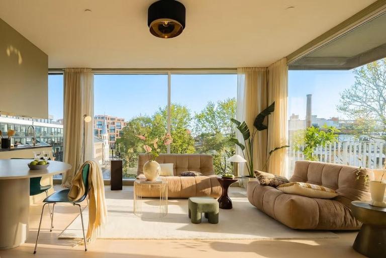 Modern Riverside Retreat Grünerløkka with Balcony - B&B Oslo