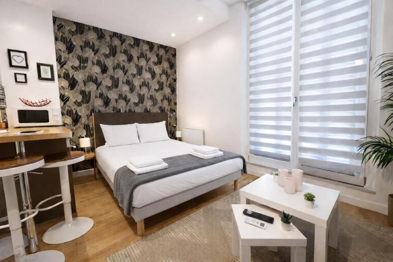 Le Fidji / 100m Gare - B&B Tours
