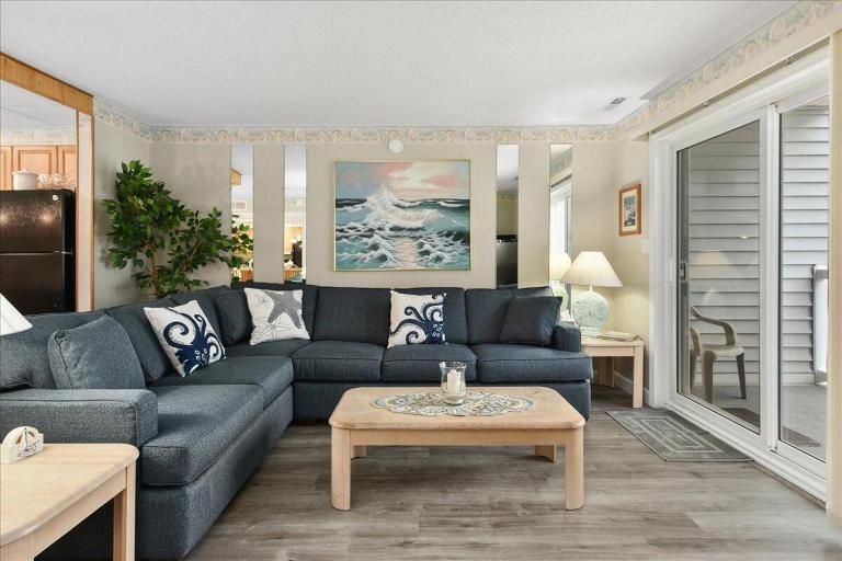 Great 2 Bedroom Condo in Tiffanie by the Sea with Outdoor Pool! - B&B Ocean City