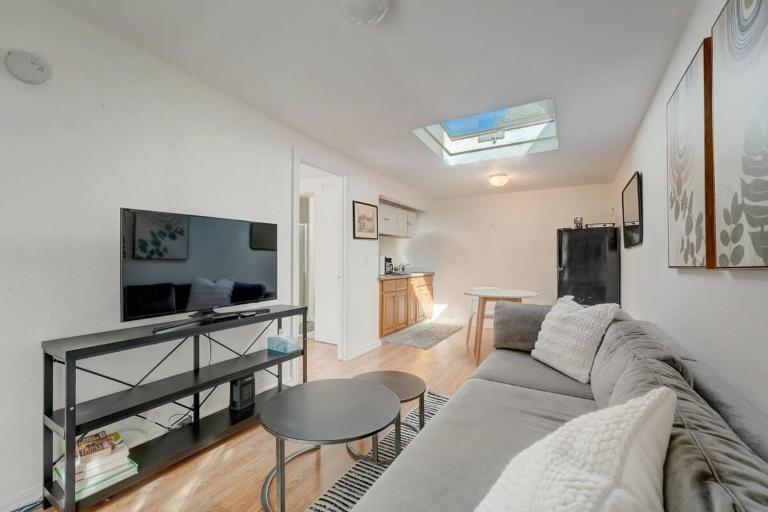 Marbella Lane -Cozy 1BR Studio in Palo Alto DWTN - B&B Palo Alto