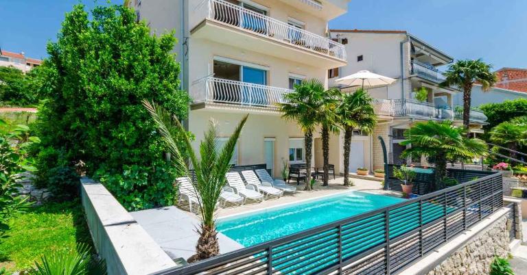 Apartments in Crikvenica 14226 - B&B Cirquenizza