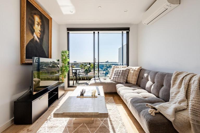 Stylish 2BR Apartment with Scenic Views - Ferienwohnung Grange