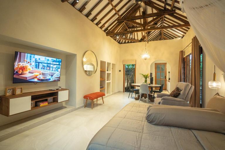 Suite room 2 near Bali zoo - B&B Darmasaba