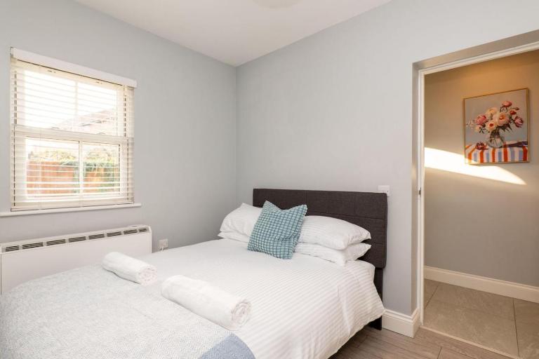 Town Centre - Free Parking - Sleeps 5 - B&B Bedford