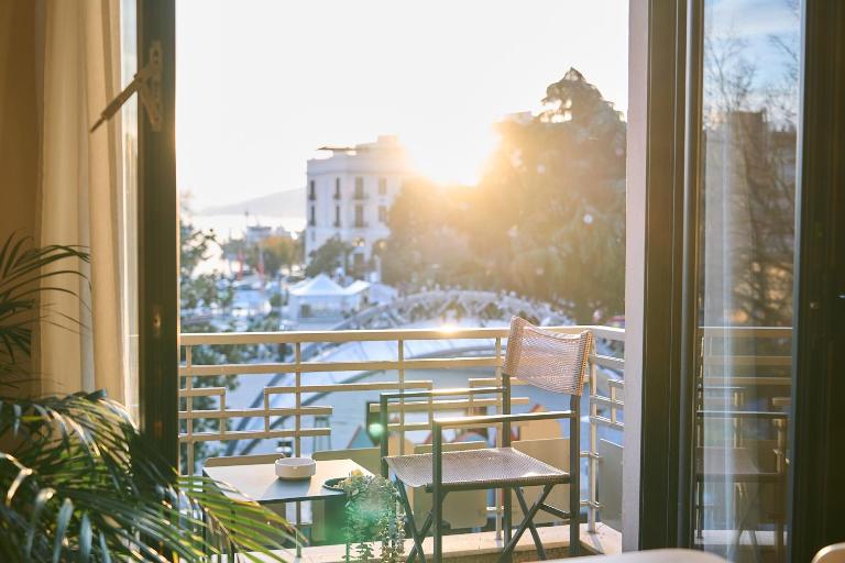 Urban Flat 2026 - At Central Square - Pet Friendly - 1000 Mbps Fiber Internet - Bed and Breakfast Kavála