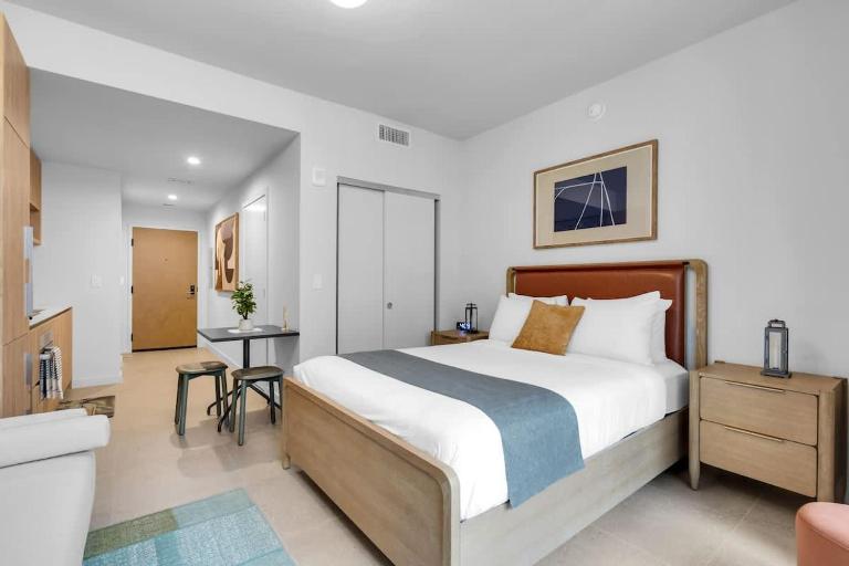 The Crosby Luxury Studio w Balcony & Rooftop Pool - B&B Miami