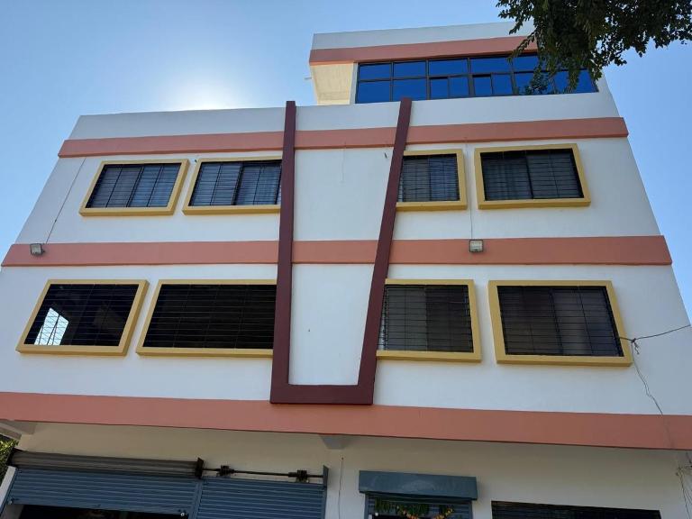 Hotel Radhika Residence - B&B Shirpur