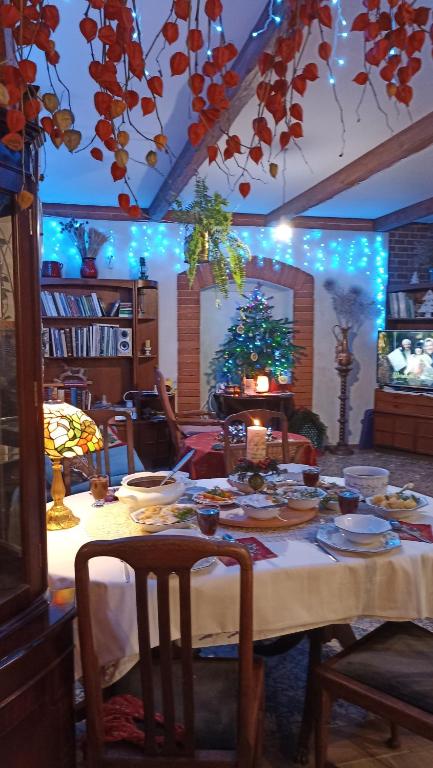 Dom Pod Złotym Bażantem - Bed and Breakfast Kobiela