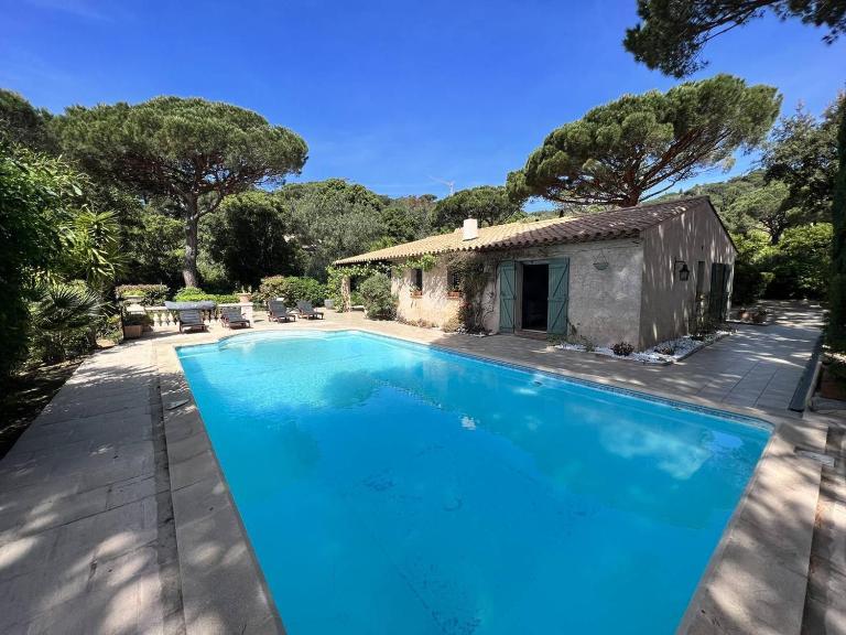 Maison 4 chambres avec piscine, jardin arboré & plage à 600m - La Croix-Valmer - FR-1-726-19 - Chambres d'hôtes La Croix-Valmer