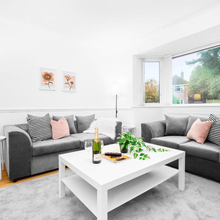 Four Bed House - Garden - Parking - Speed Wi-Fi 75CMR - B&B Birmingham