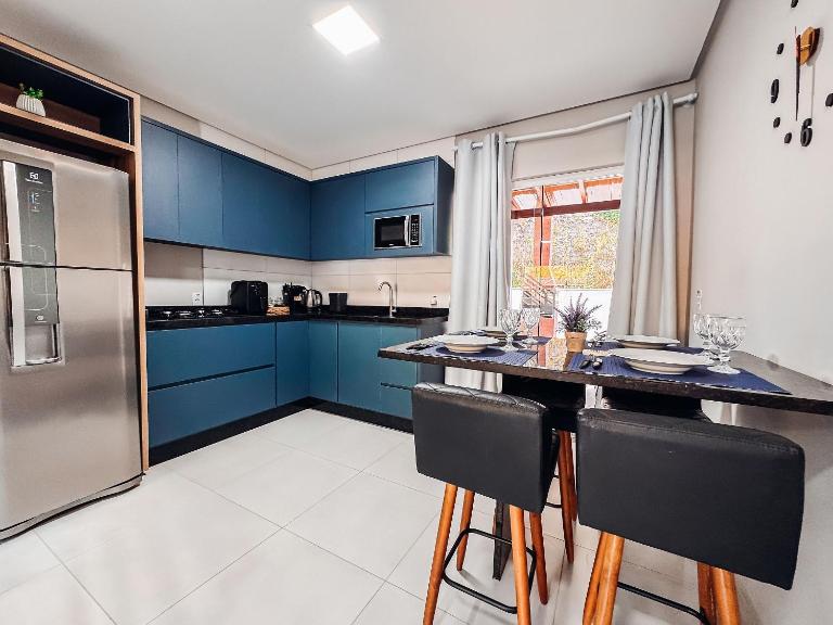 Casa Nova e Completa | 2 Suítes com Ar | Área Gourmet | 2 Vagas - B&B Brusque