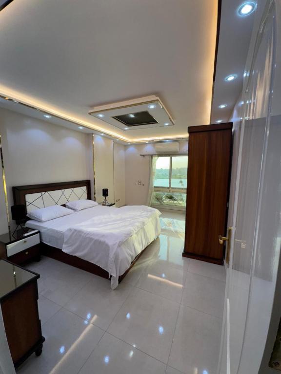 شقة فندقية في كورنيش المعادي على النيل بجوار مستشفى السلام الدولي - B&B Cairo