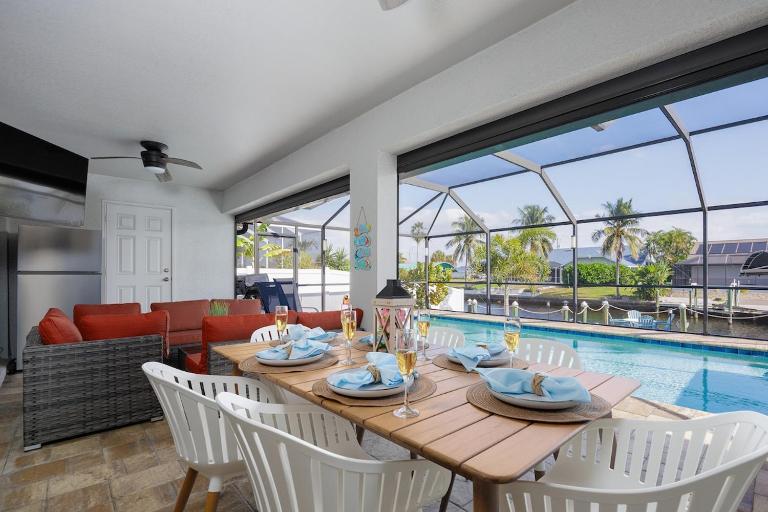 Villa Crown Coral-Stunning Gulf Access-Jacuzzi-Free HTD Pool-Kayaks - B&B Cape Coral