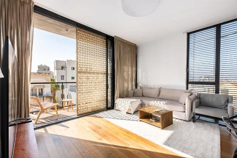 Perfect Beach Getaway Steps from Carmel Market - Ferienwohnung Tel Aviv