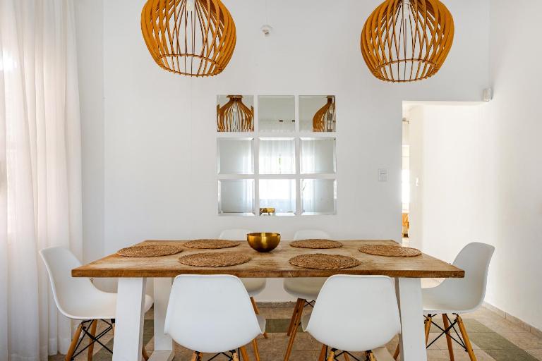 Familia y Amigos con Pileta, Asador y Cochera - B&B Córdoba