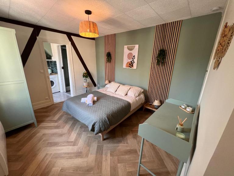 Jungle Deluxe Appartement élégant et cosy au centre de Fontainebleau, proche INSEAD - B&B Fontainebleau