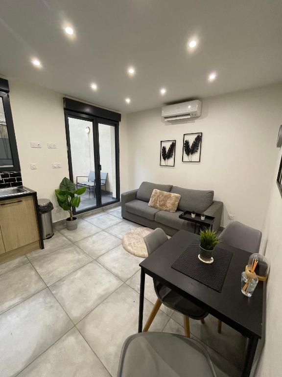 Magnifique T2 avec Terrasse 5 Avenue, Marseille - Chambres d'hôtes Marseille