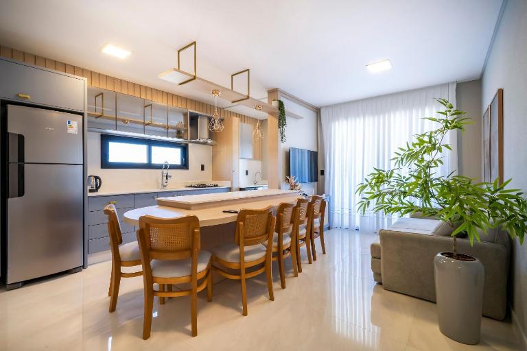 Apartamento alto padrão 3 quartos c/piscina - B&B Bombinhas