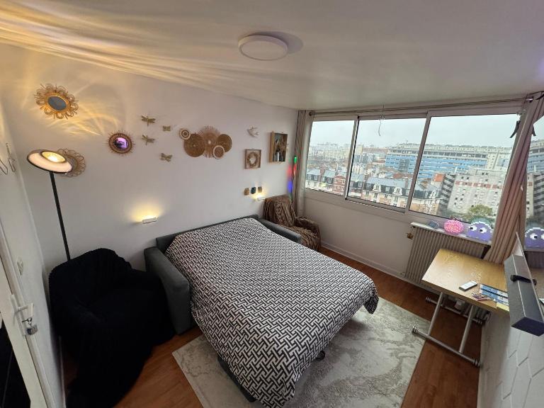 Guest room in a shared apartment - Metro 7 and Tramway T3a - B&B Parigi