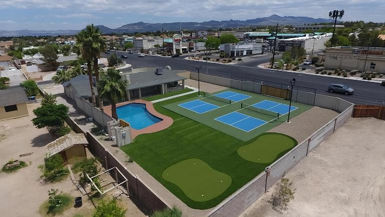 Elevated PickleBall Retreat - B&B Las Vegas