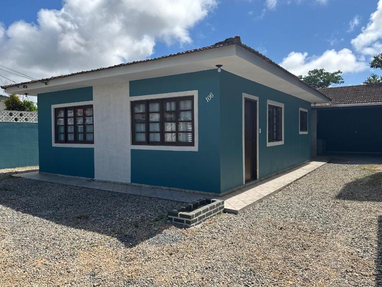 Casa de Praia Completa de 3 quartos a Poucos Metros do Mar - Ferienwohnung Bombinhas