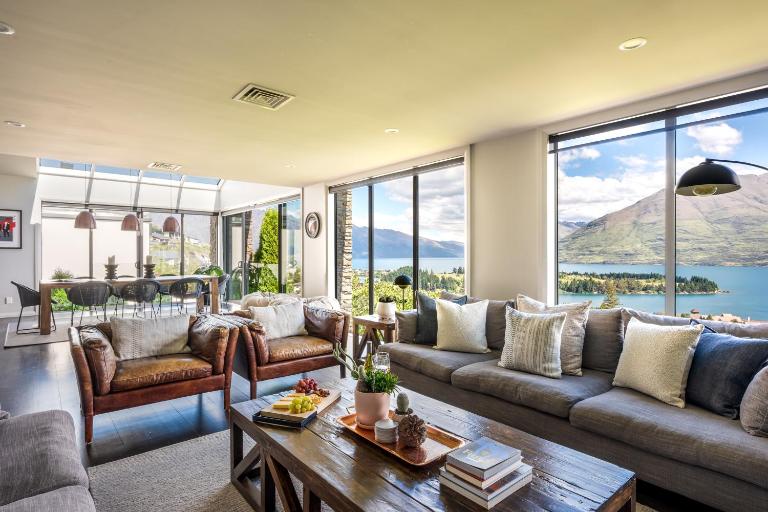 Limerick- Fire Place- Lake Views- BBQ- AC - Bed and Breakfast Queenstown