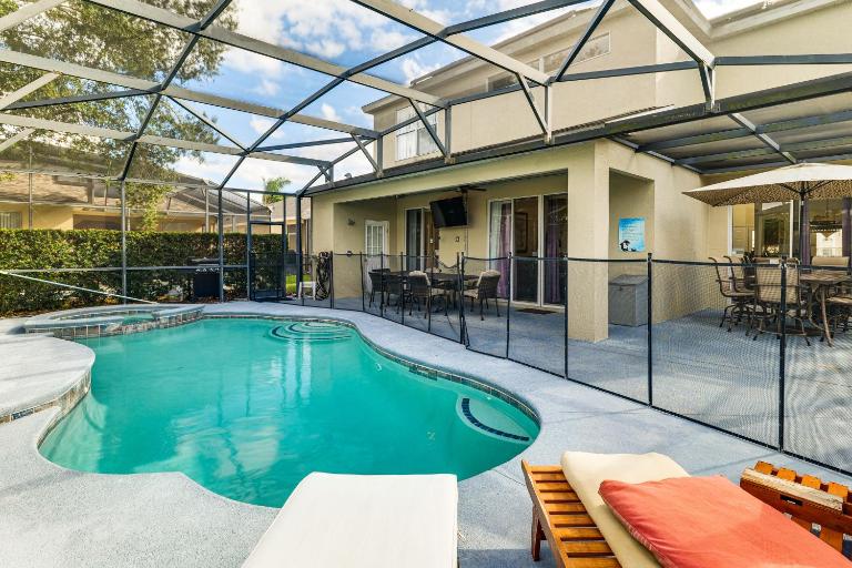 Private Pool & Spa: Disney-Area Family Home! - Bed and Breakfast Haines City