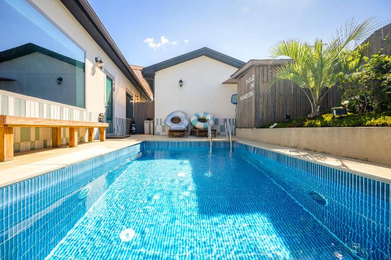 Hold in Hamdeok with Pool - B&B Jeju