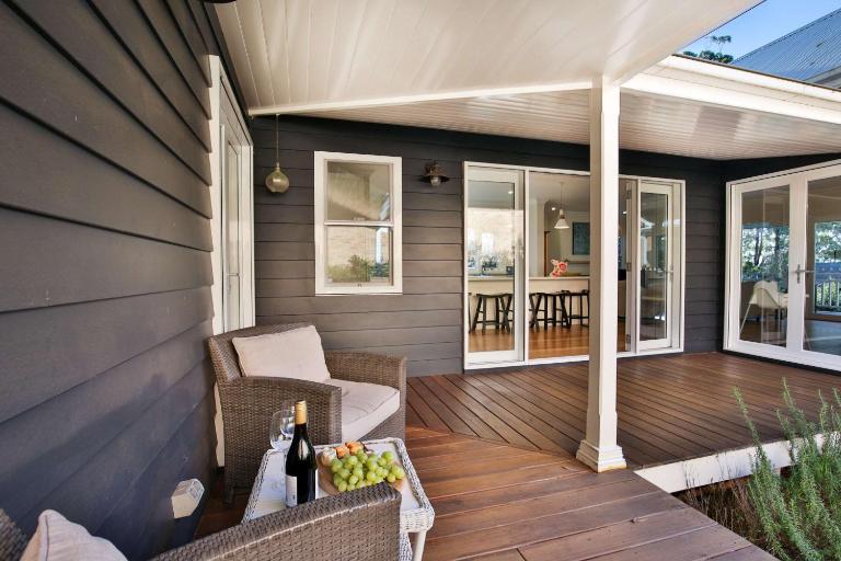 This Is It - stylish 4-bedroom Vincentia retreat - Ferienwohnung Vincentia