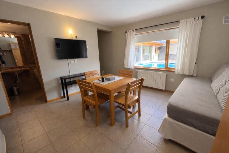 Departamento en pleno centro, con Pileta y parking - Chambres d'hôtes San Martín de los Andes