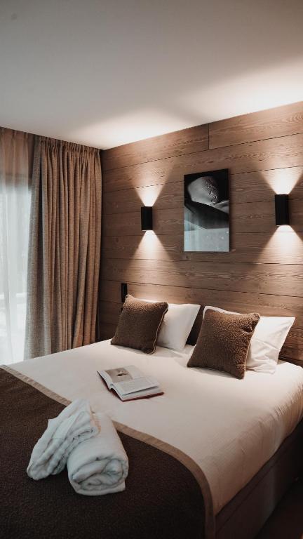 Chalet des Cerisiers - Luxe et Parking à Courchevel le Praz - B&B Courchevel 1550