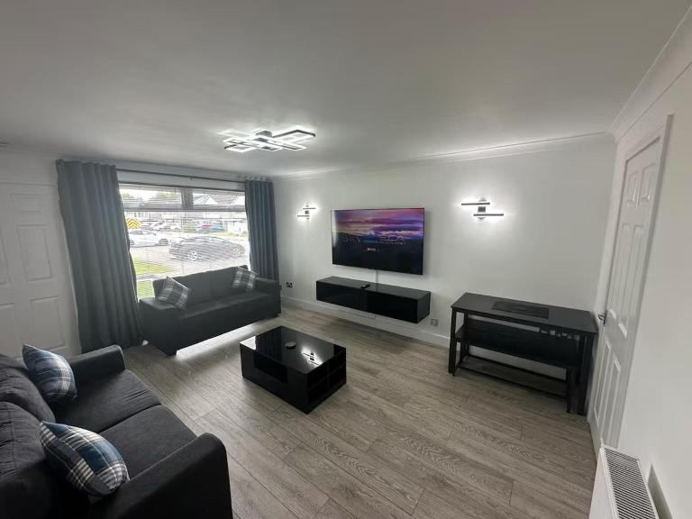 Family - Garden - Parking - WiFi - Sleeps 5 - B&B Alloa