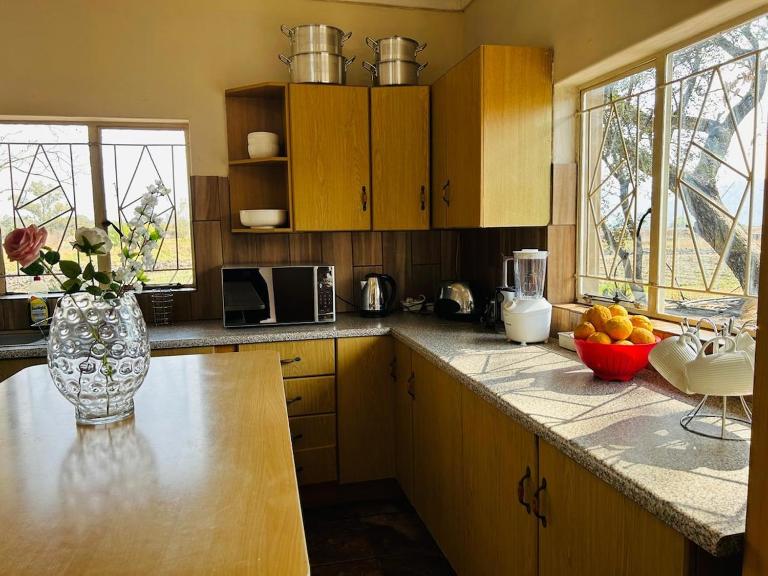 Bird & Bed Farmhouse - Bed and Breakfast Brits
