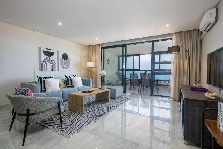 Gorgeous 172 Spinnaker Two Bed with Sea Views - B&B Durban
