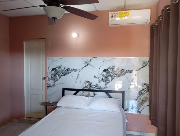 Hostal familiar M&M los algarrobos - Ferienwohnung Los Algarrobos
