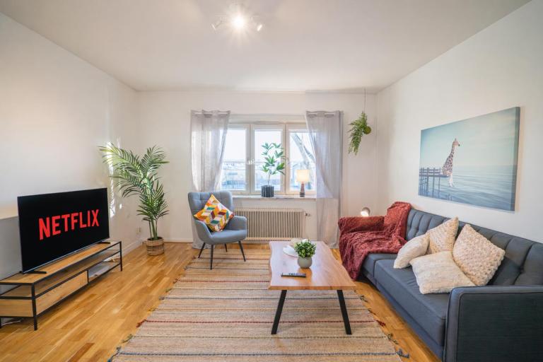 Scandi-Boho 1BR Calm & Well-Connected Location - B&B Gothenburg