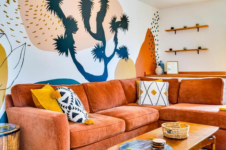 Boho Escape - Hot Tub, Cowboy Pool & 35 Joshua Trees - B&B Yucca Valley
