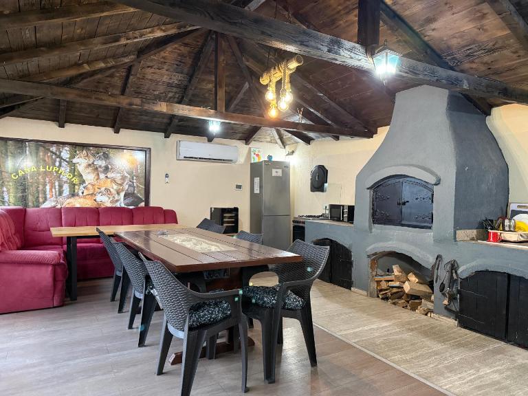 Casa Lupilor Transfăgărășan - B&B Căpățânenii Ungureni