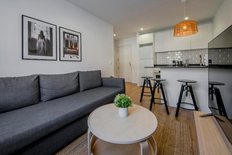 Elegancia con parking para 4, vive La Latina - Chambres d'hôtes Madrid