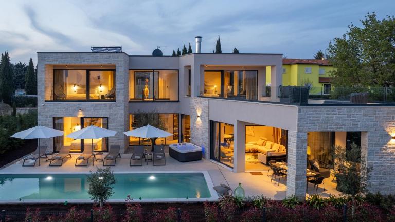 Modern Villa Caruso with pool in Vabriga - B&B Vabriga
