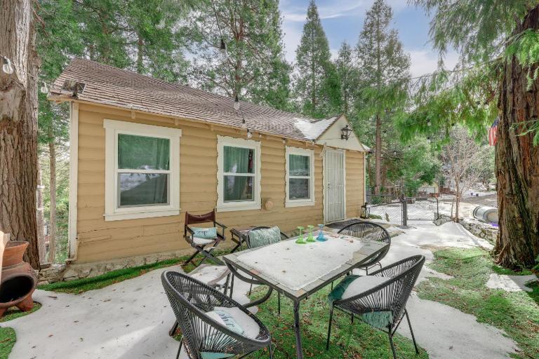 Pet-Friendly California Abode w/ Fenced-In Yard! - B&B Crestline