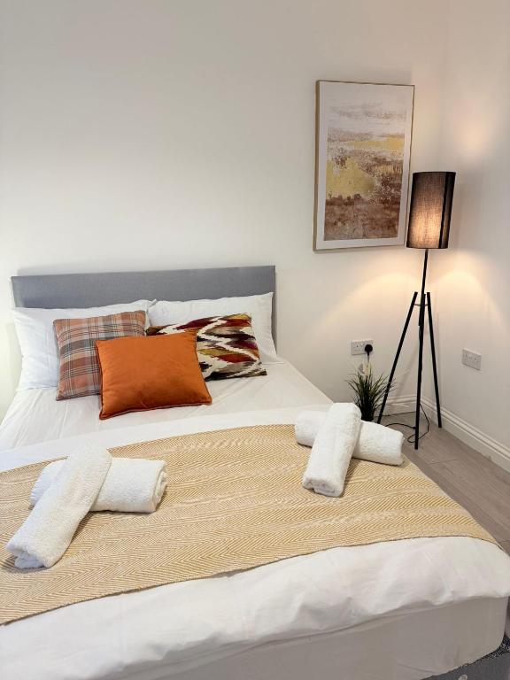 Warm & Comfy Double Room Very Close To Town Centre - Ferienwohnung Luton