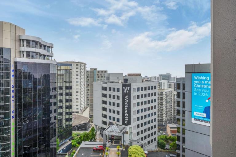 Cityscape Abode near Hospital and Queen St - B&B Auckland