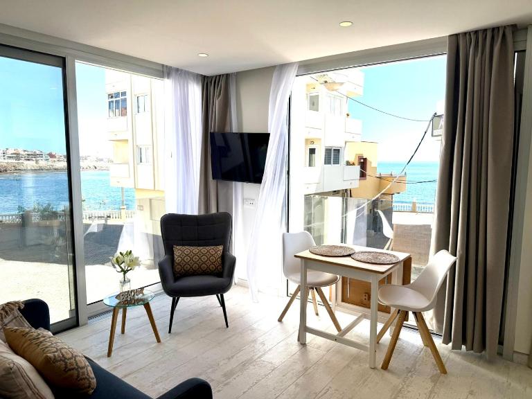 Aquamarine Beach 1 by SunHousesCanarias - B&B Melenara