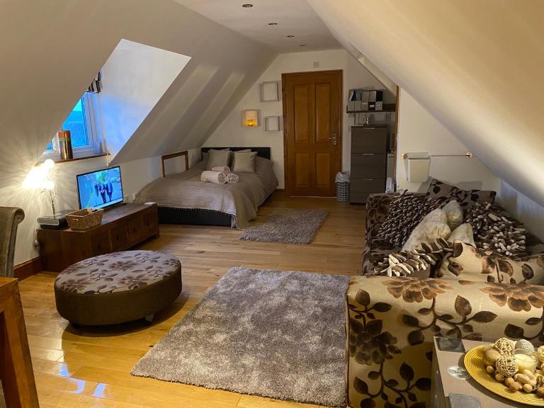 Studio Apartment with parking and 15 to 20 min walk to beach and town - Chambres d'hôtes Whitstable